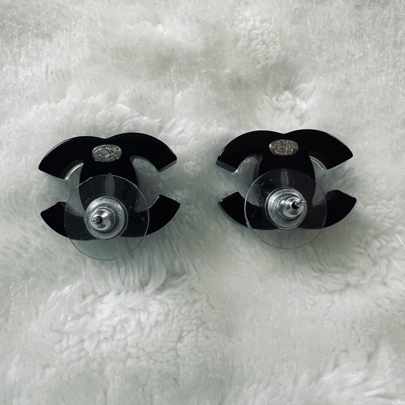 Chanel CC 2017 Resin Studs with Box - Picture 6 of 11